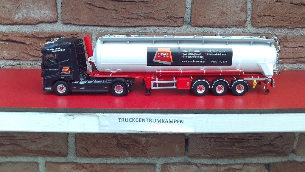 WSI  Volvo  FH4  Globetrotter  van  Strack  Vloeren.