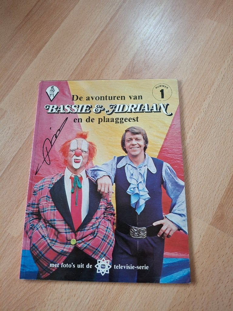 Bassie en Adriaan stripboek gesigneerd Bas Van Toor, Eén stripboek, Ophalen of Verzenden, Gelezen