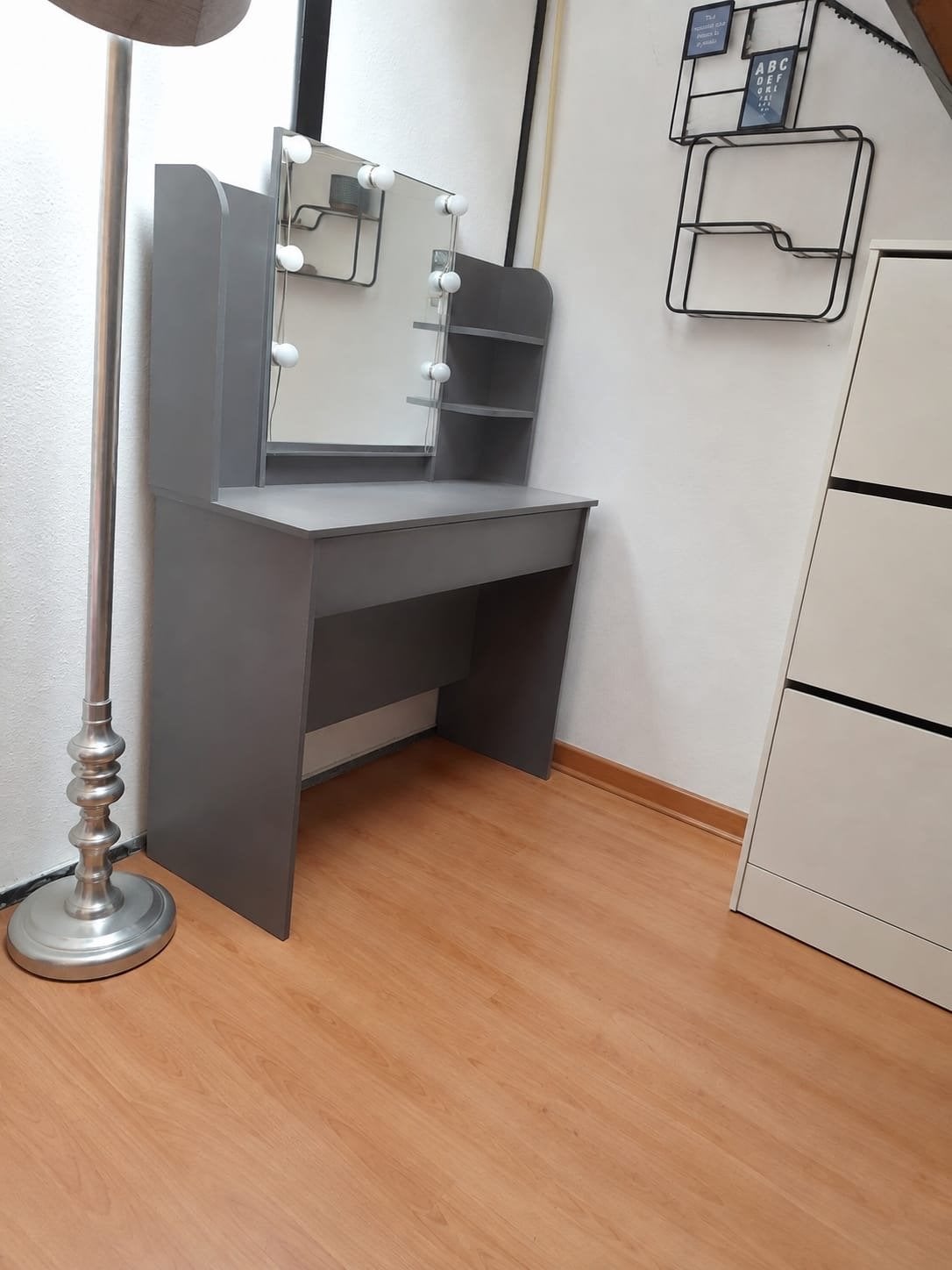 Grijze make-up tafel met spiegel en verlichting, Ophalen, 100 tot 150 cm, 50 tot 100 cm, Zo goed als nieuw