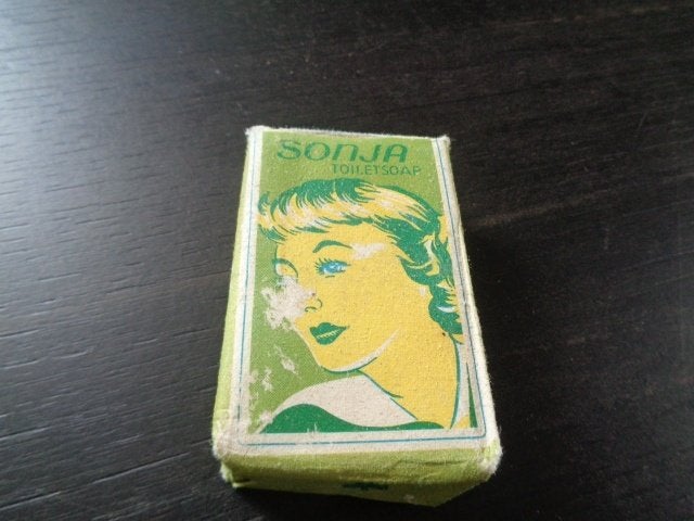 Oud pakje Sonja zeep van Het Klaverblad Haarlem., Ophalen of Verzenden, Verpakking