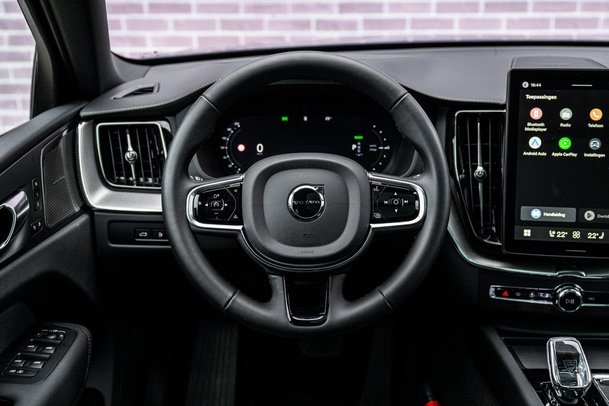Volvo XC60 2.0 T6 Plug-in Hybrid AWD Ultra Black Edition | P, Gebruikt, Euro 6, 4 cilinders, Blauw