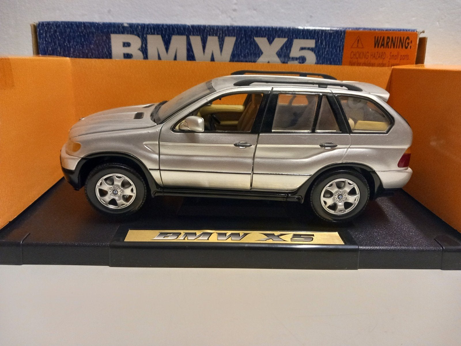 BMW X5 suv grijs MotorMax metal 1:18 KRD, Hobby en Vrije tijd, Modelauto's | 1:18, Ophalen of Verzenden, Zo goed als nieuw, Auto