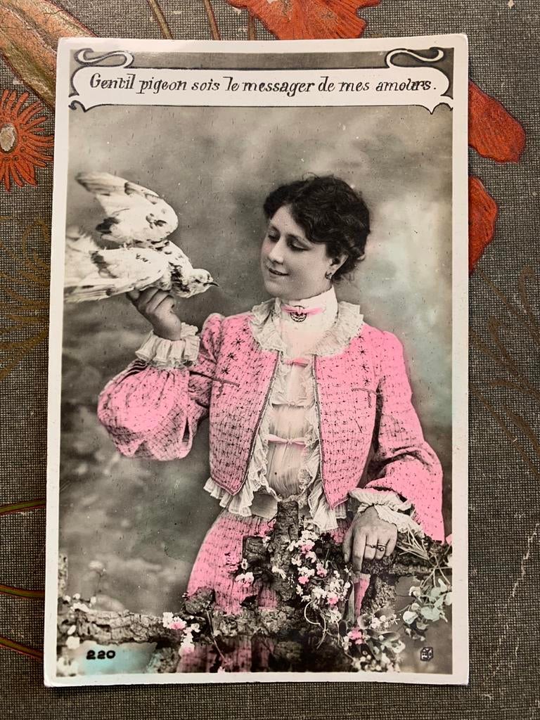 Dame met duif, Ophalen of Verzenden, Voor 1920, Ongelopen, Overige thema's
