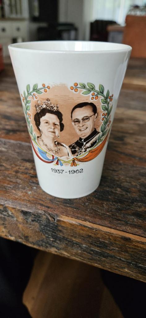 Te koop 2 bekers, Verzamelen, Ophalen of Verzenden, Zo goed als nieuw, Servies