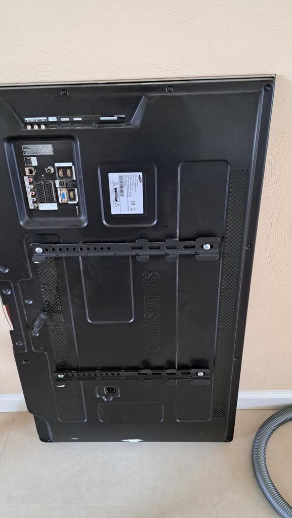 Samsung LCD TV 32 inch - met ophang bugel en schroeven, Audio, Tv en Foto, Televisies, Gebruikt, 50 Hz, Ophalen of Verzenden, Samsung