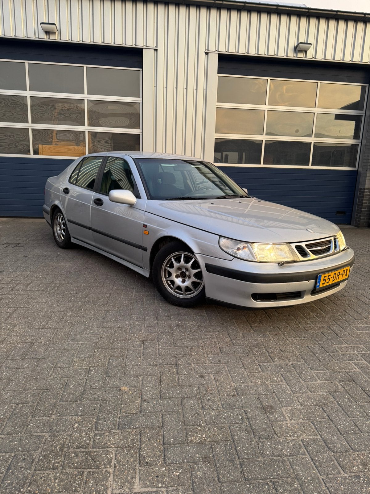 Saab 9-5 2.0 T 1999 Grijs, Auto's, Saab, Voorwielaandrijving, 1800 kg, 4 cilinders, Handgeschakeld