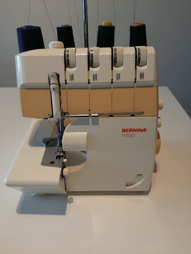 Bernina lockmachine 1100D, Hobby en Vrije tijd, Ophalen, Gebruikt, Lockmachine, Bernina