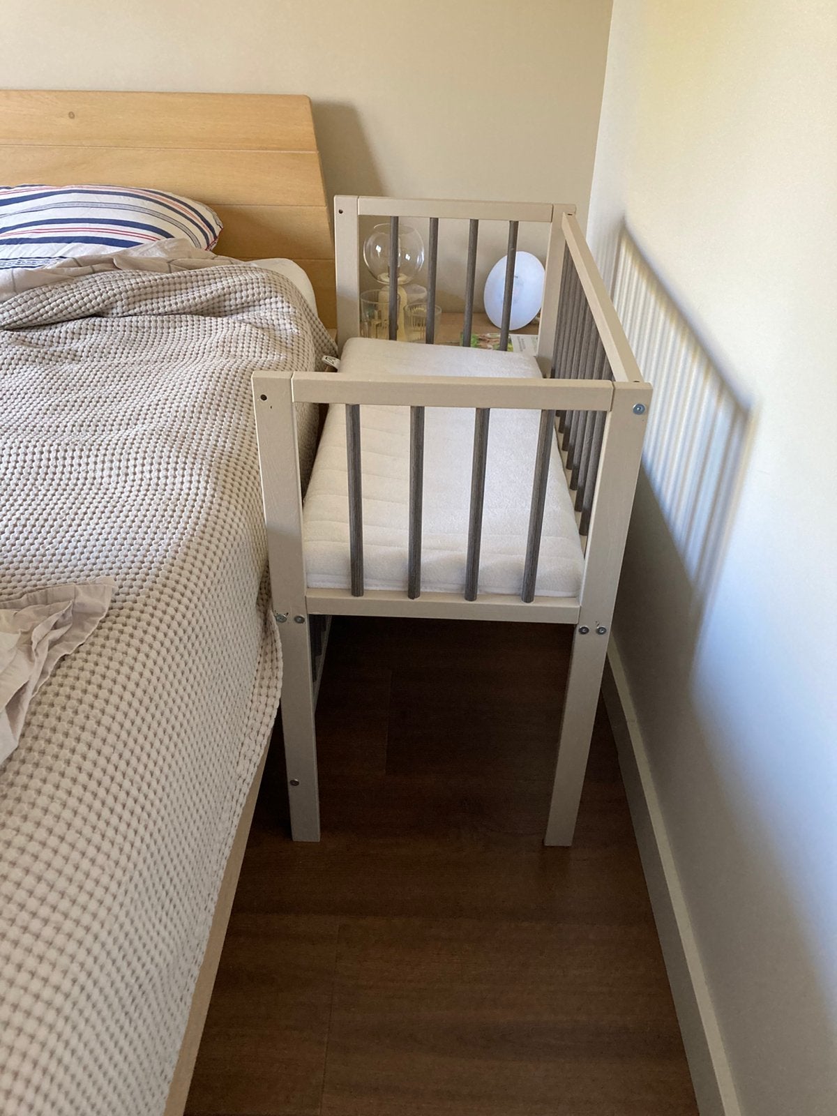 Moderne co-sleeper zachte kleuren, Ophalen of Verzenden, Gebruikt, Wieg