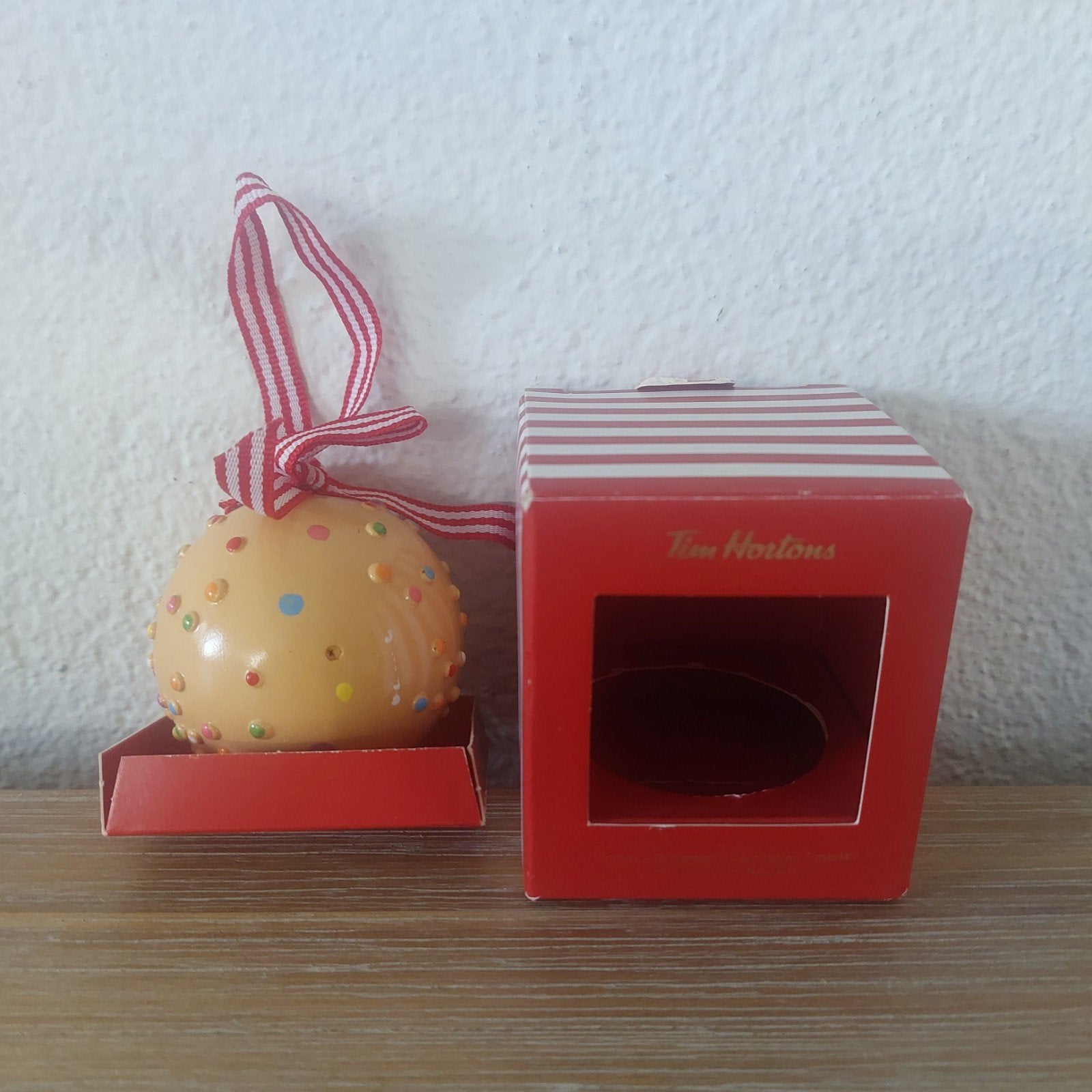 Tim Hortons Timbit Donut 2022 Christmas Tree Ornament, Diversen, Kerst, Ophalen of Verzenden, Nieuw