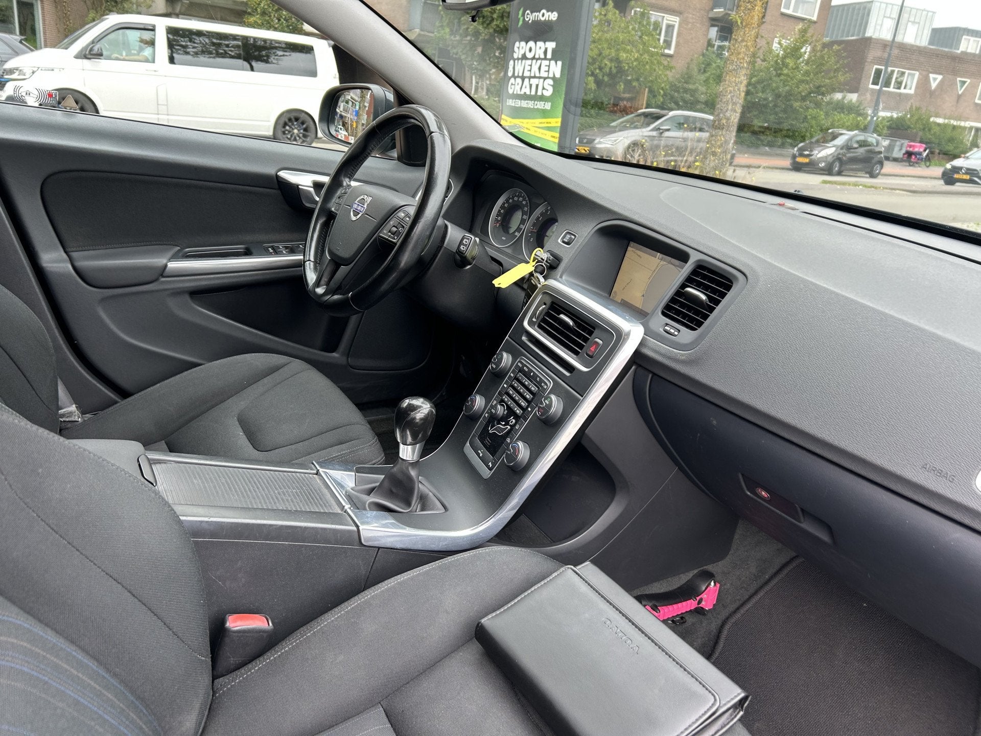 Volvo V60 1.6 T3 Kinetic navi airco/ecc nwe apk (bj 2011), Auto's, Voorwielaandrijving, Gebruikt, Zwart, 4 cilinders