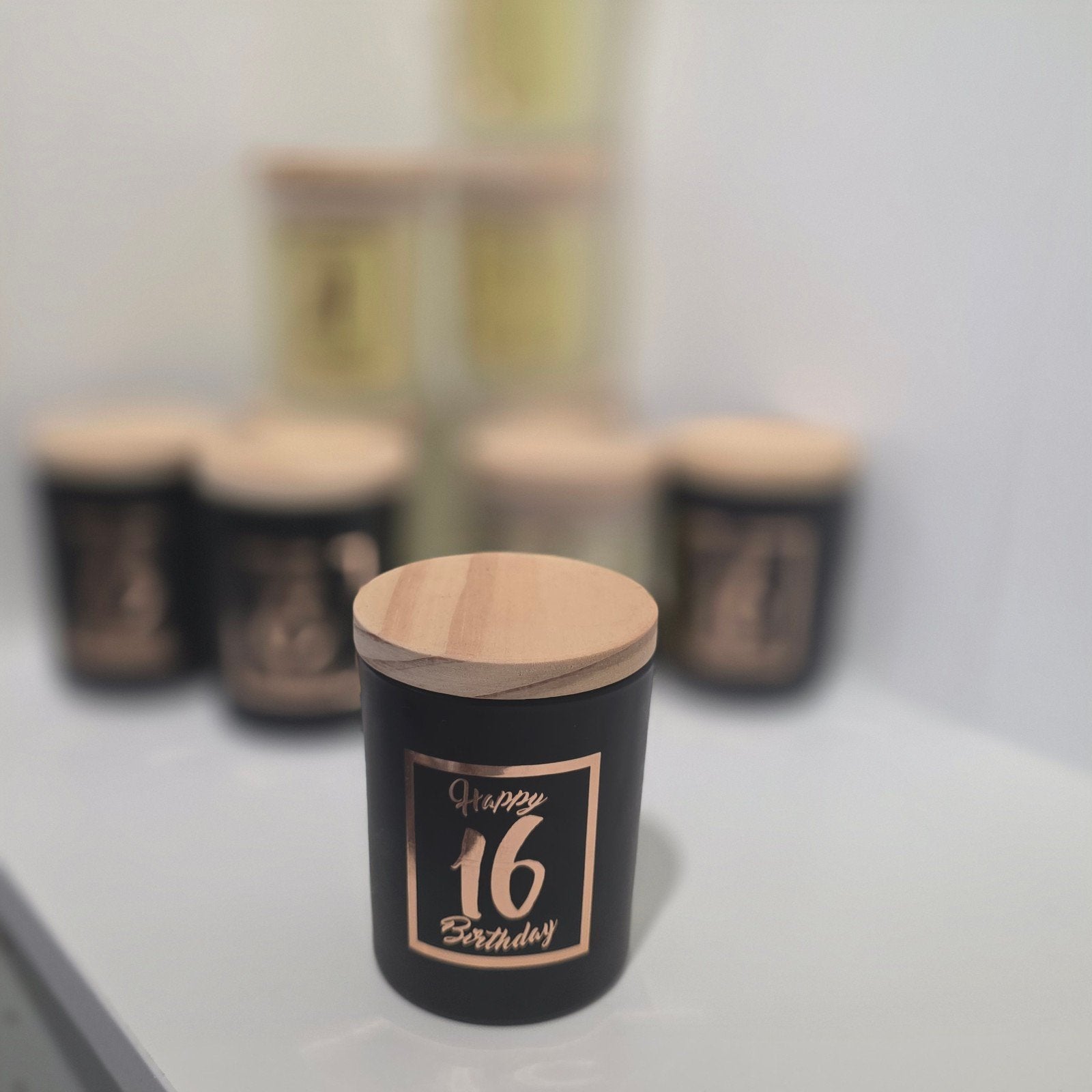 Small Scented Candle Happy Birthday 11  geur kaarsen, Huis en Inrichting, Woonaccessoires | Kandelaars en Kaarsen, Ophalen of Verzenden