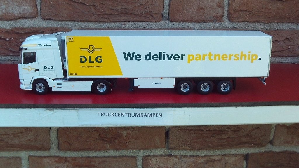 WSI  Daf  XG  6 x 2  van  D.L.V.  Logistics., Hobby en Vrije tijd, Modelauto's | 1:50, Ophalen of Verzenden, Nieuw, Bus of Vrachtwagen