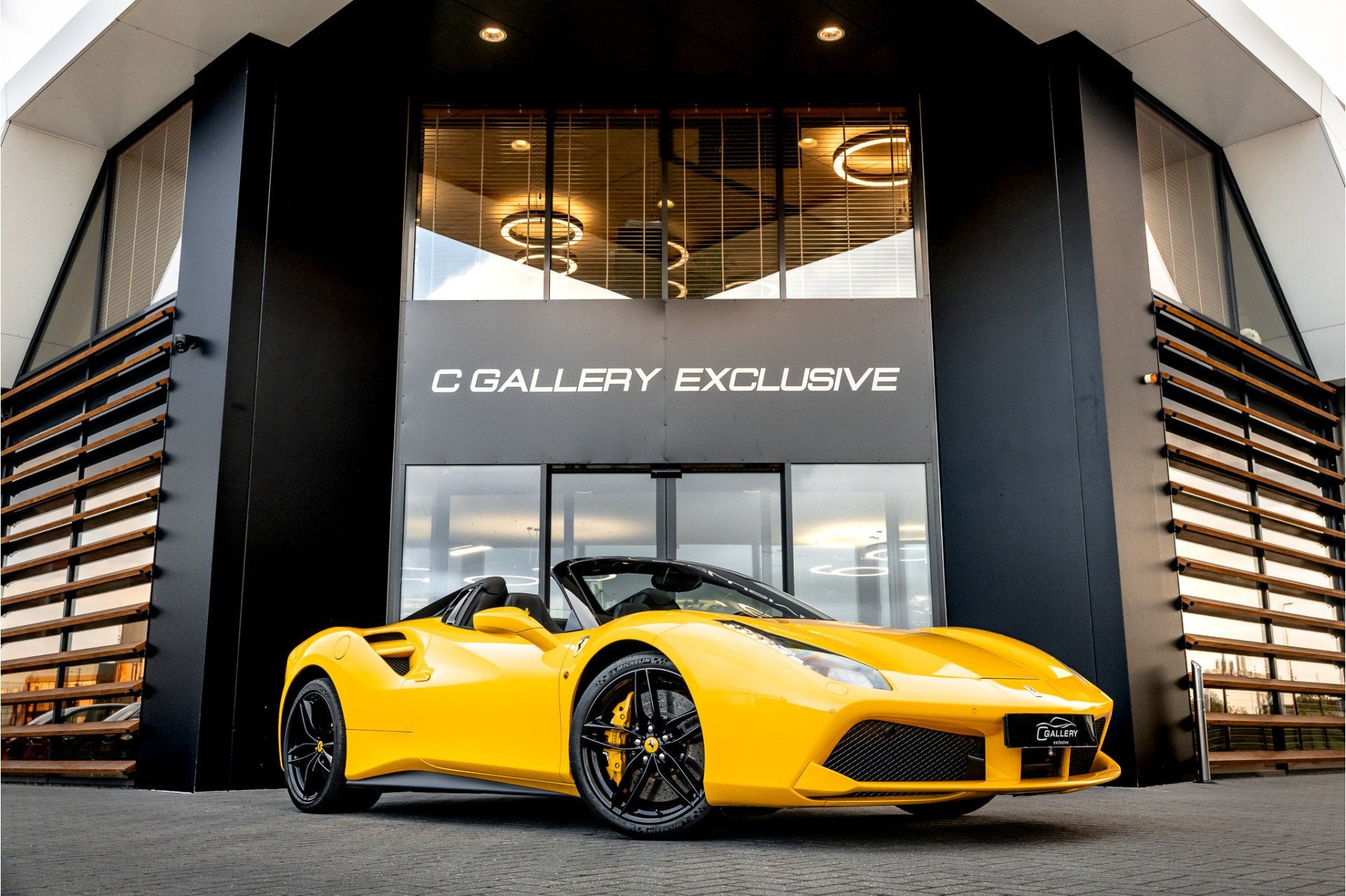 Ferrari 488 3.9 Spider HELE - Giallo Modena | Racing Seats |, Automaat, Dealer onderhouden, Achterwielaandrijving, Gebruikt