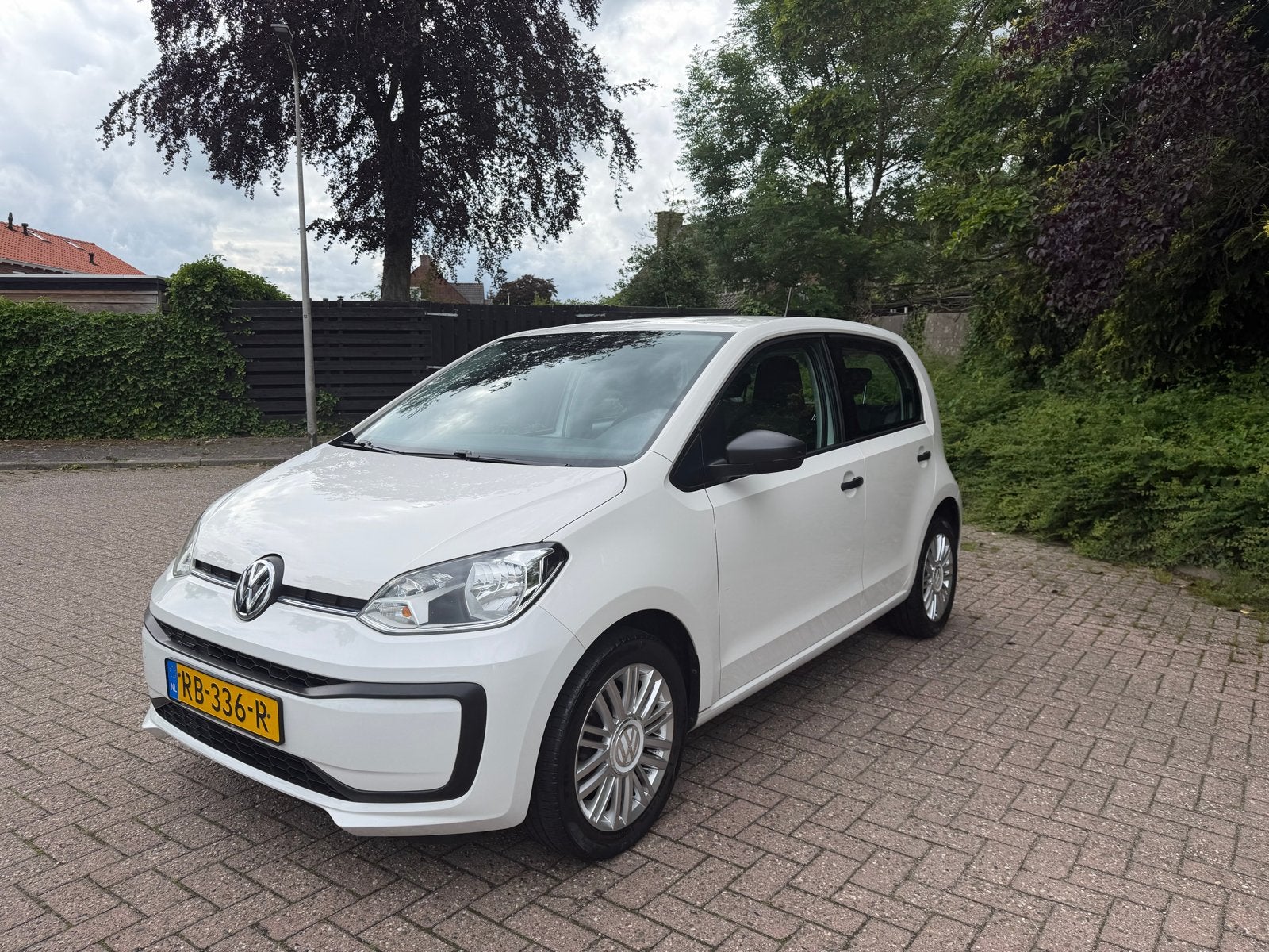 Volkswagen up! 1.0 44KW 5-DRS 2017 Wit, Stof, 4 stoelen, Wit, Origineel Nederlands