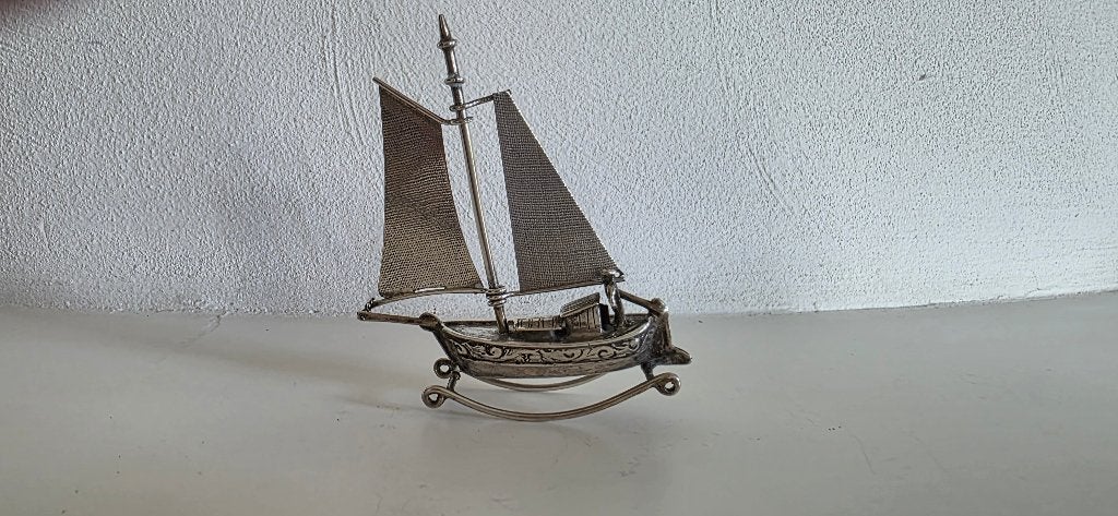 Miniatuur Zilveren Zeilschip Zeilboot 7,5 cm. gew. 23,7 gram, Ophalen of Verzenden, Zilver