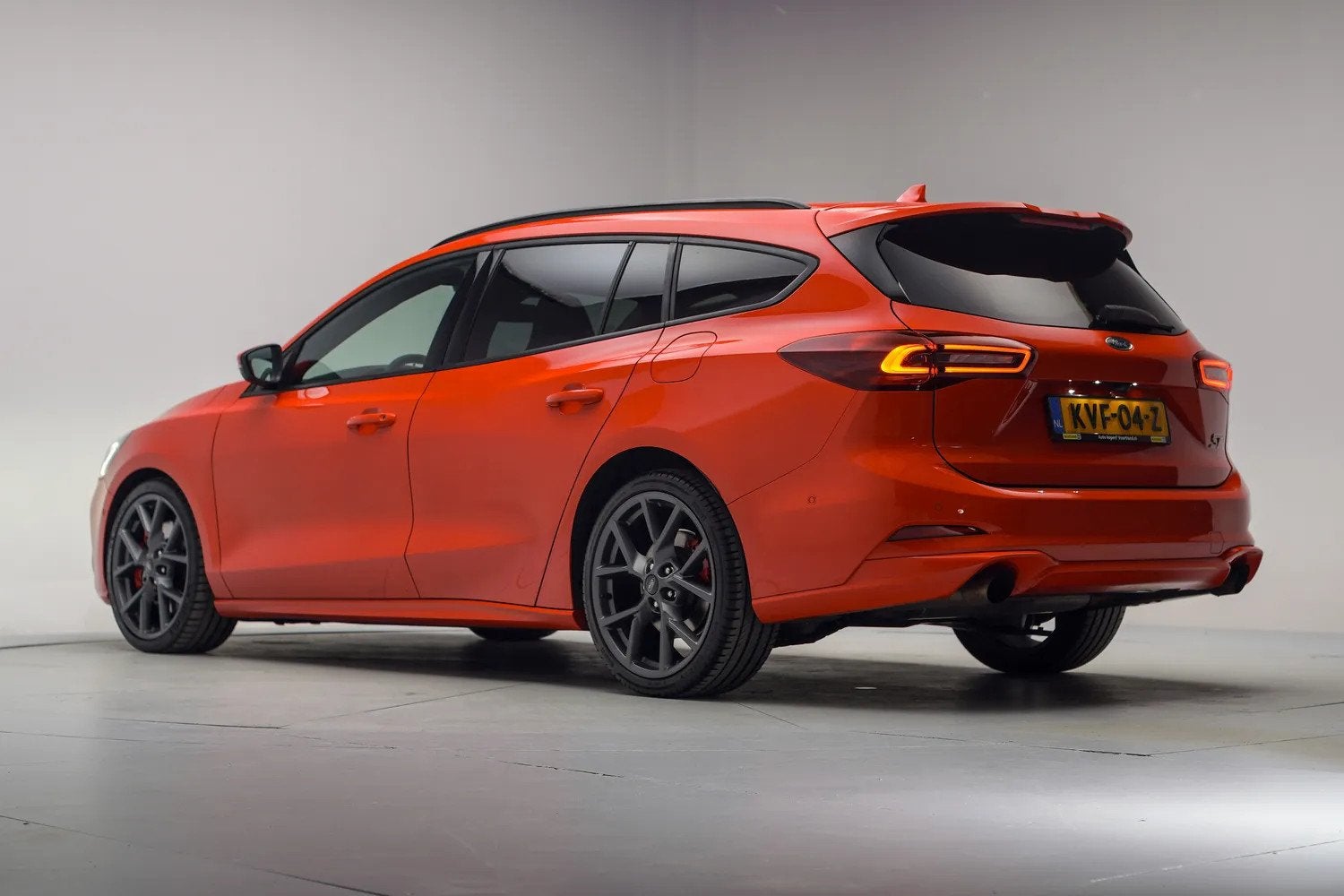 Ford Focus 2.3 EcoBoost ST Aut. [ HUD Perf.stoelen B&O Winte, Auto's, Gebruikt, 4 cilinders, 2261 cc, 1600 kg