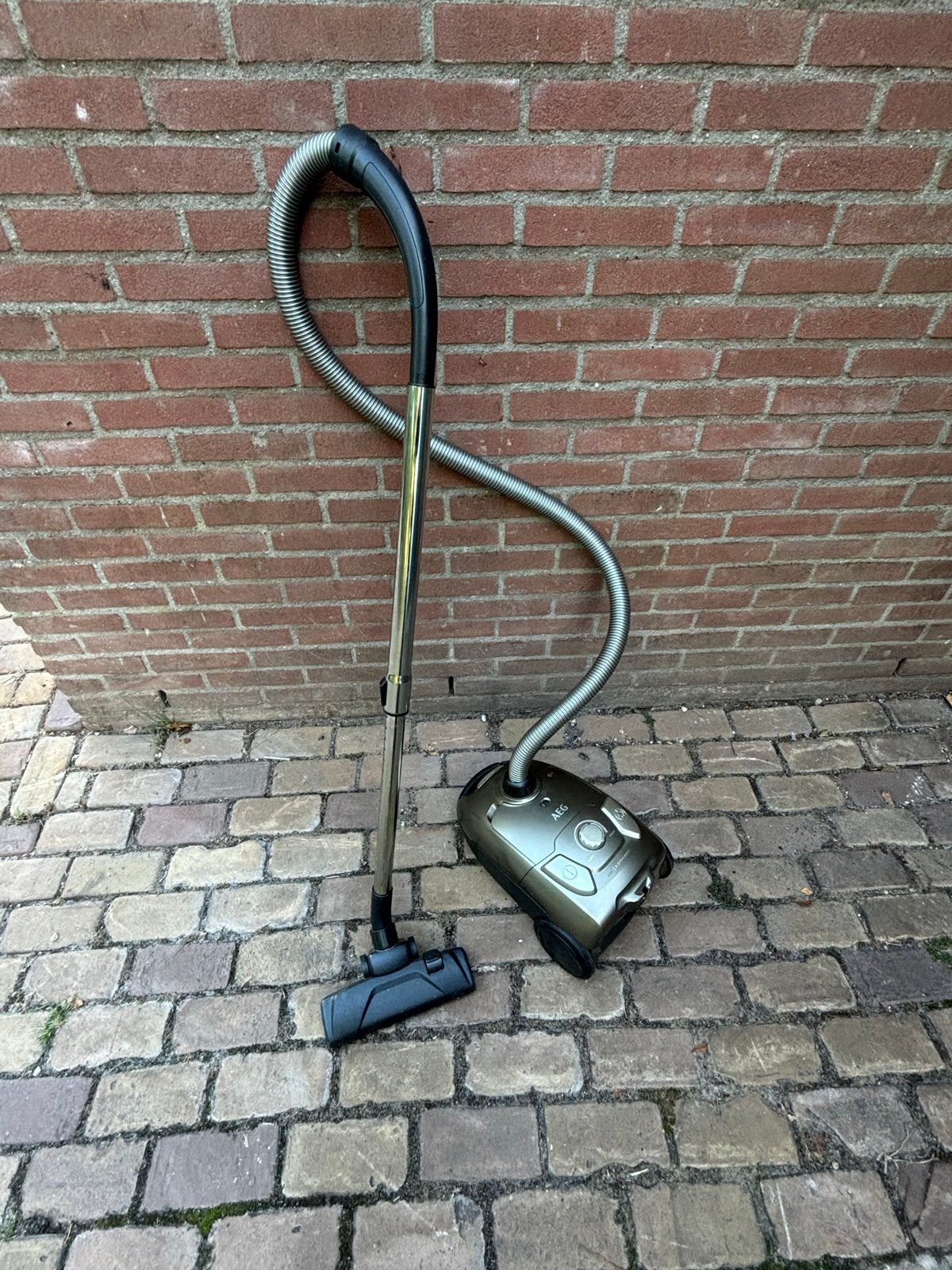 AEG stofzuiger in Goede staat, Stofzak, Gebruikt, Ophalen of Verzenden, Minder dan 1200 watt
