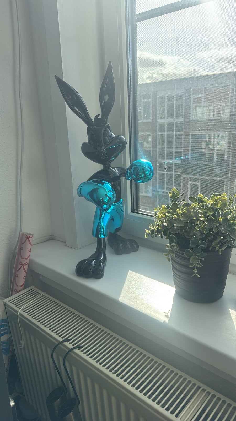Nieuwe Van Apple Dior Bugs Bunny met originele verpakking, Antiek en Kunst, Meerkleurig, Gemerkt, Ophalen of Verzenden, Pop/figuur