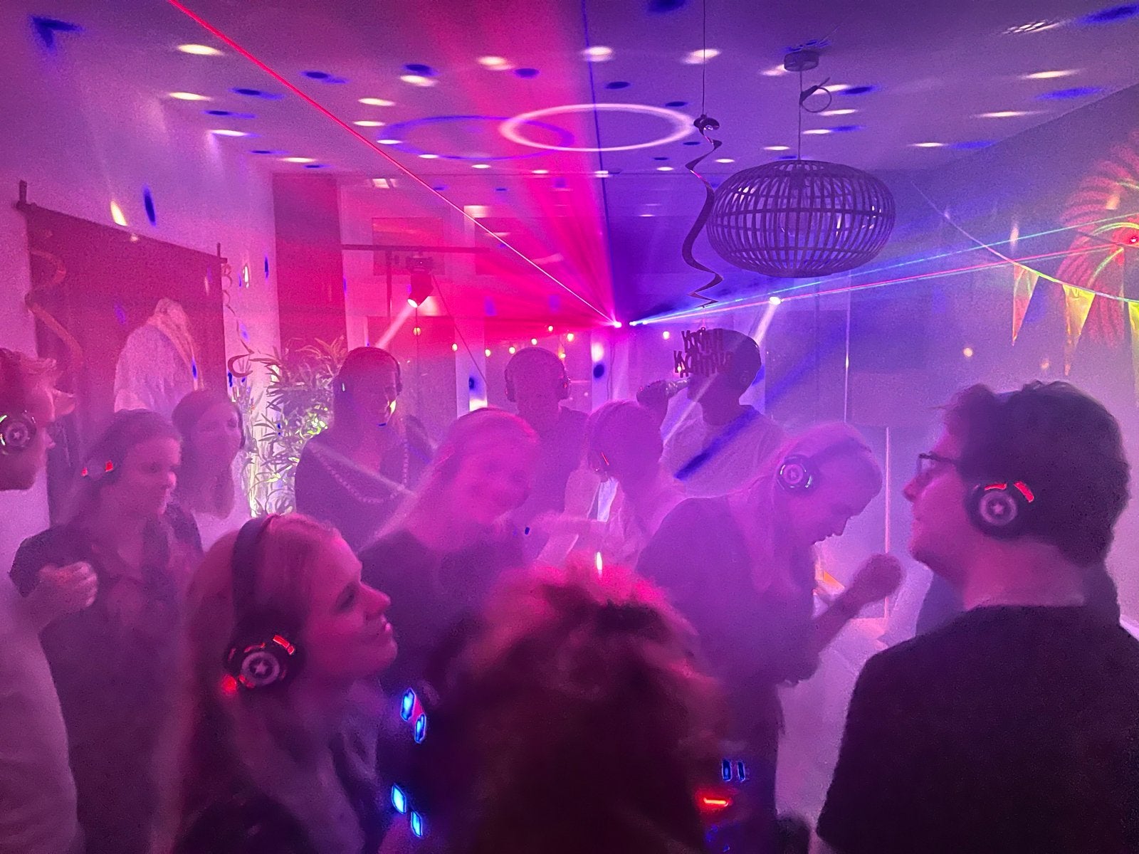Silent Disco Set (incl. Zenders en Opladers), Ophalen, Gebruikt