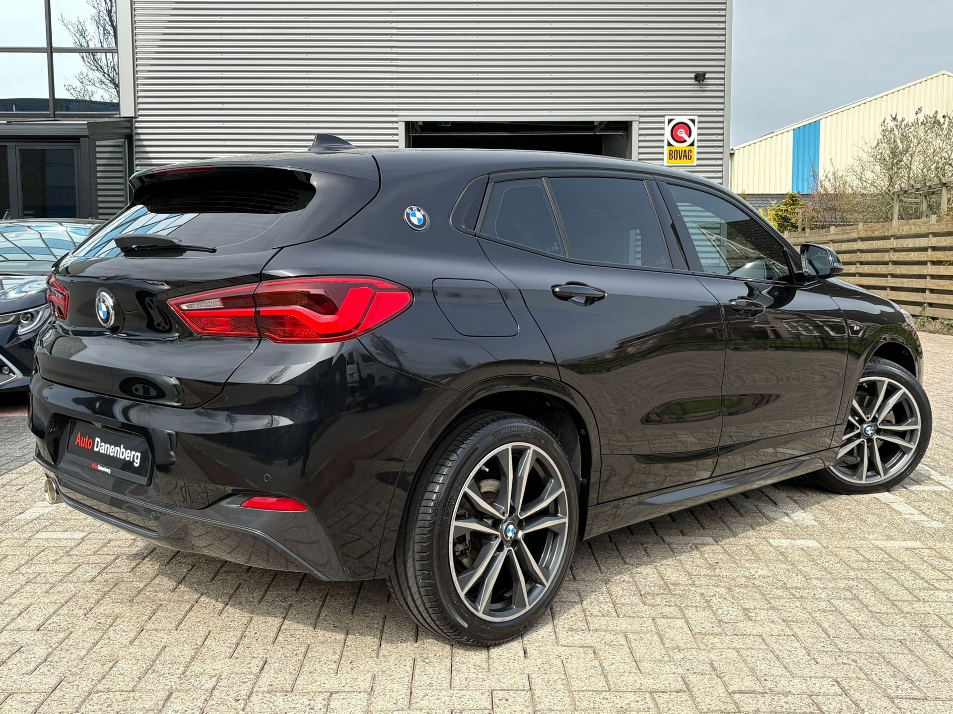 BMW X2 SDrive18i M-SPORT Edition BOM-VOL, Auto's, Automaat, Dealer onderhouden, Zwart, Automatische klimaatregeling