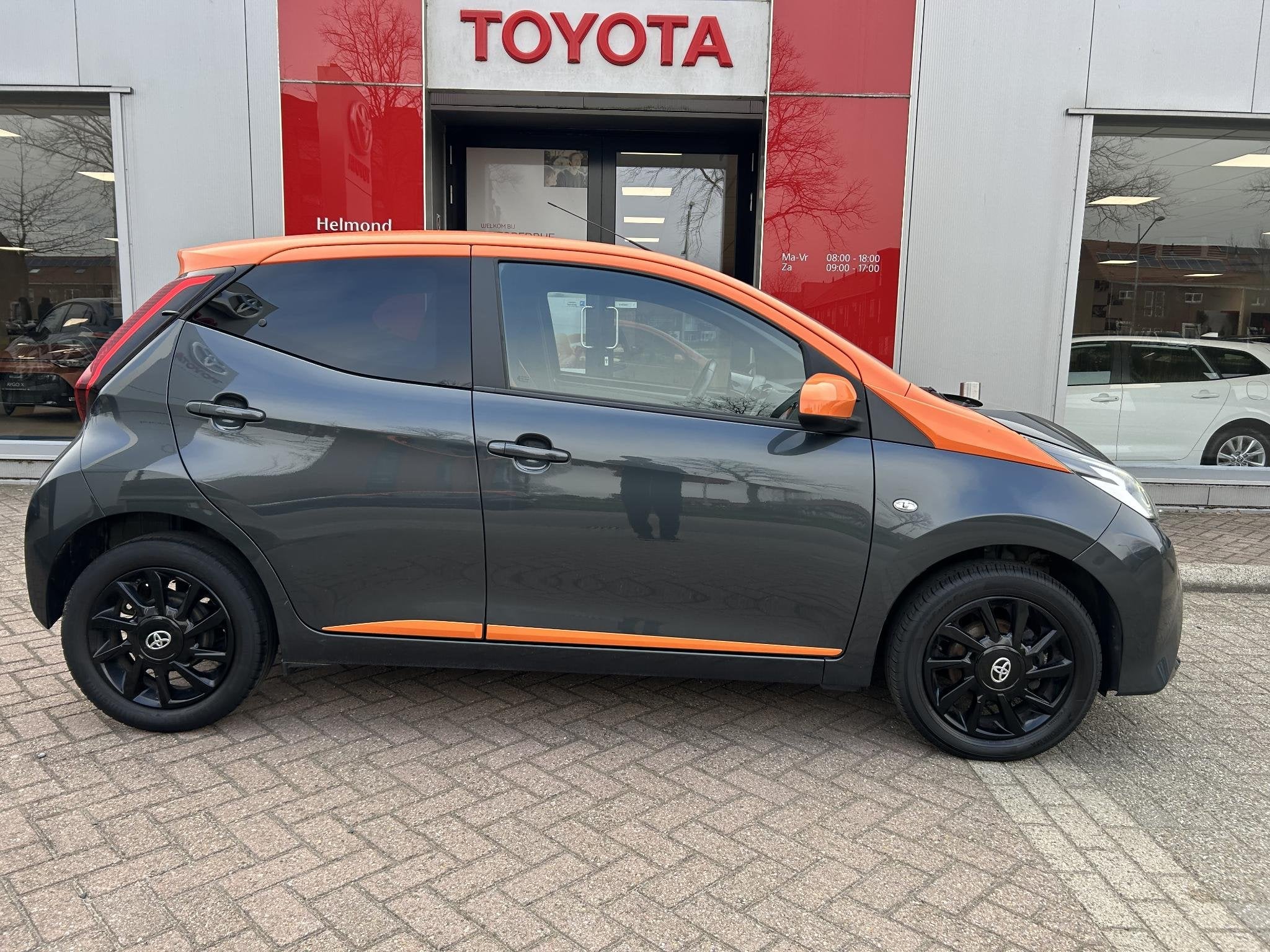 Toyota Aygo 1.0 VVT-i x-JBL | 1e eigenaar | Carplay | Climat, Voorwielaandrijving, Gebruikt, Euro 6, 4 stoelen