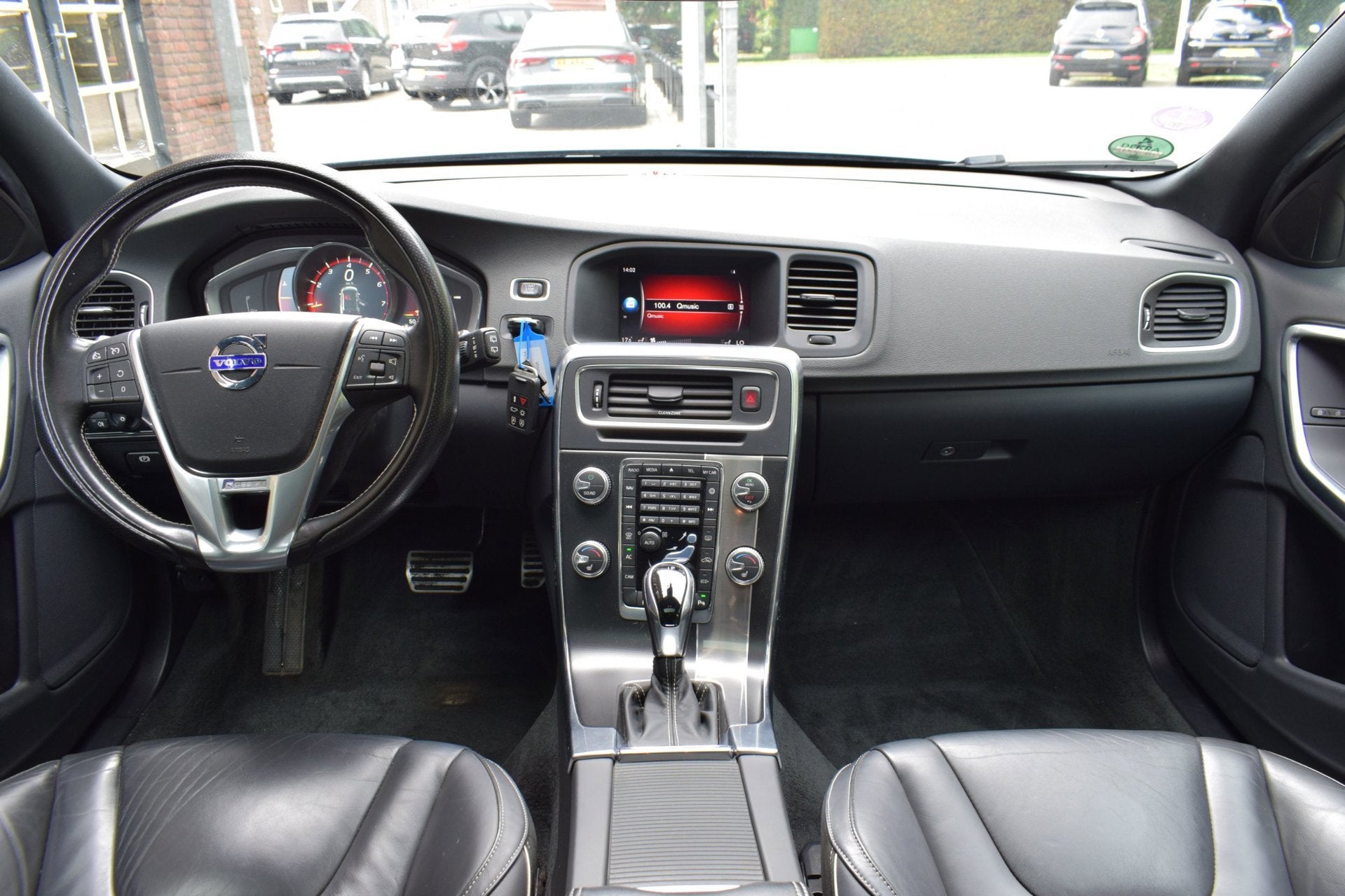 Volvo V60 2.0 T4 Aut. R Design Trekhaak | Camera | Schuifdak, Auto's, Gebruikt, Origineel Nederlands, 1600 kg, Zilver of Grijs