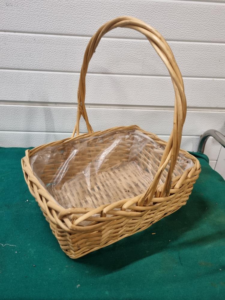 plantenmand met hengsel en plastic riet, Huis en Inrichting, Woonaccessoires | Schalen en Manden, Ophalen of Verzenden, 'T Olde Gre-j