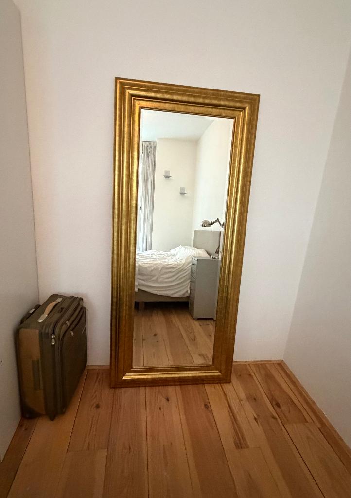 Grote spiegel met gouden lijst, Huis en Inrichting, Woonaccessoires | Spiegels, Ophalen, Gebruikt, 75 tot 100 cm, 150 tot 200 cm