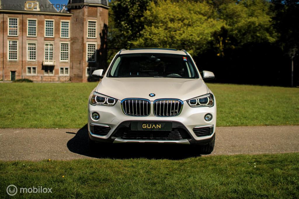 BMW X1 xDrive20i | PANO | H&K | CAMERA |, 1998 cc, Gebruikt, Wit, Leder