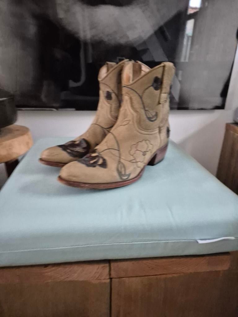 Sendra laarsjes met borduursel mt:40, Kleding | Dames, Schoenen, Zo goed als nieuw, Bruin, Ophalen of Verzenden