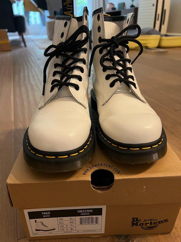 White Dr Martens boots, Ophalen, Zo goed als nieuw, Zwart, Boots