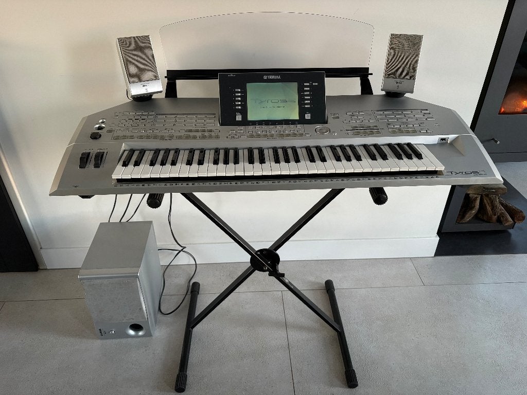 Yamaha Tyros 2 Keyboard Workstation + flight koffer, Ophalen, Yamaha, Met standaard, 61 toetsen