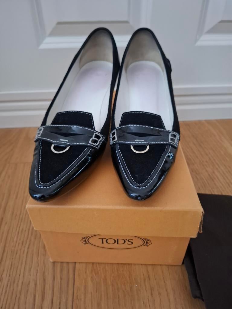 Tod's zwarte lakleren pumps met hak - Maat 37, Pumps, Zwart, Ophalen of Verzenden, Zo goed als nieuw