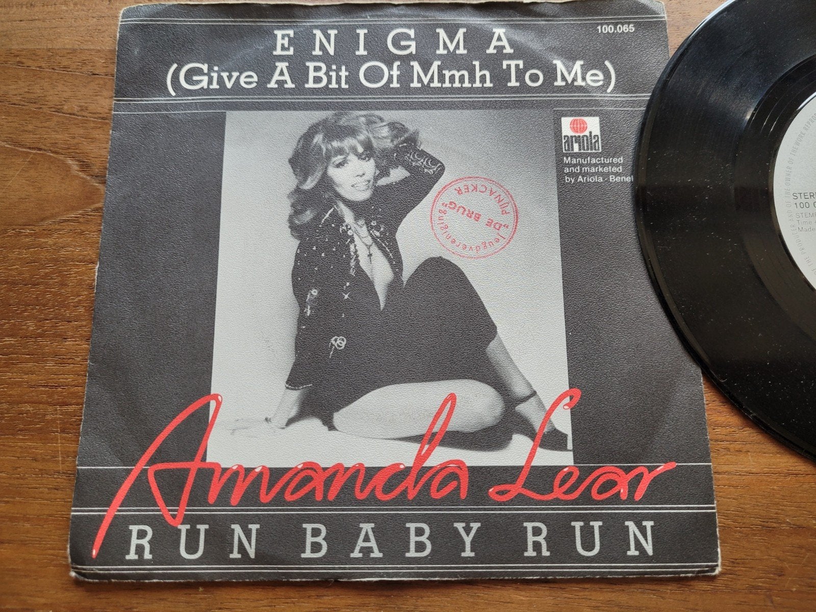 Amanda Lear - Sweet Revenge / Run Baby Run 7 inch vinyl, Gebruikt, 7 inch, Ophalen of Verzenden, Pop