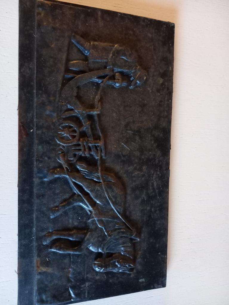 Gietijzeren wandplaat Boer DDR kunst?, Ophalen of Verzenden