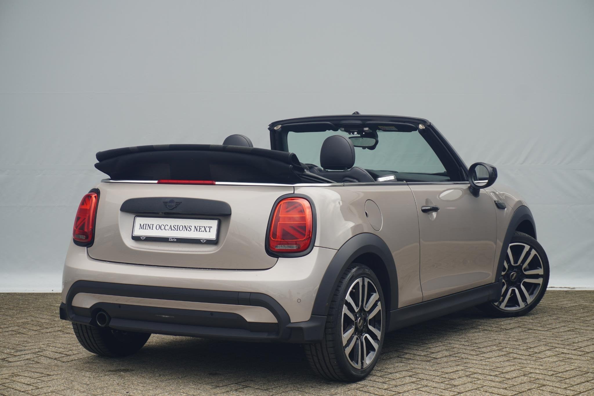 MINI Cabrio ONE Classic Uitvoering | Harman Kardon | Driving, Auto's, Mini, Voorwielaandrijving, 4 stoelen, Bedrijf, 3 cilinders