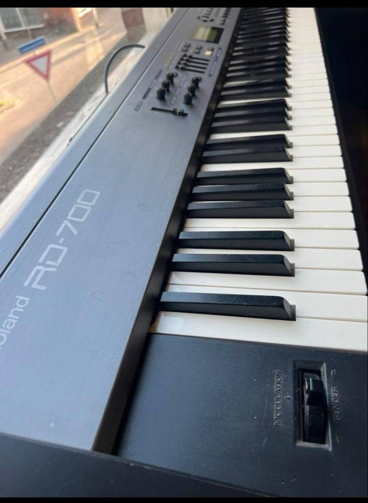 Roland RD-700 Digitale Piano - 88 Gewogen Toetsen, Muziek en Instrumenten, Keyboards, Gebruikt, 88 toetsen, Roland, Ophalen of Verzenden