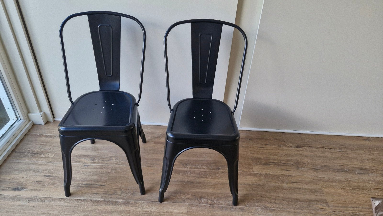 Twee stevige zwarte metalen stoelen - Zeer goede staat, Huis en Inrichting, Ophalen, Twee, Zwart, Zo goed als nieuw