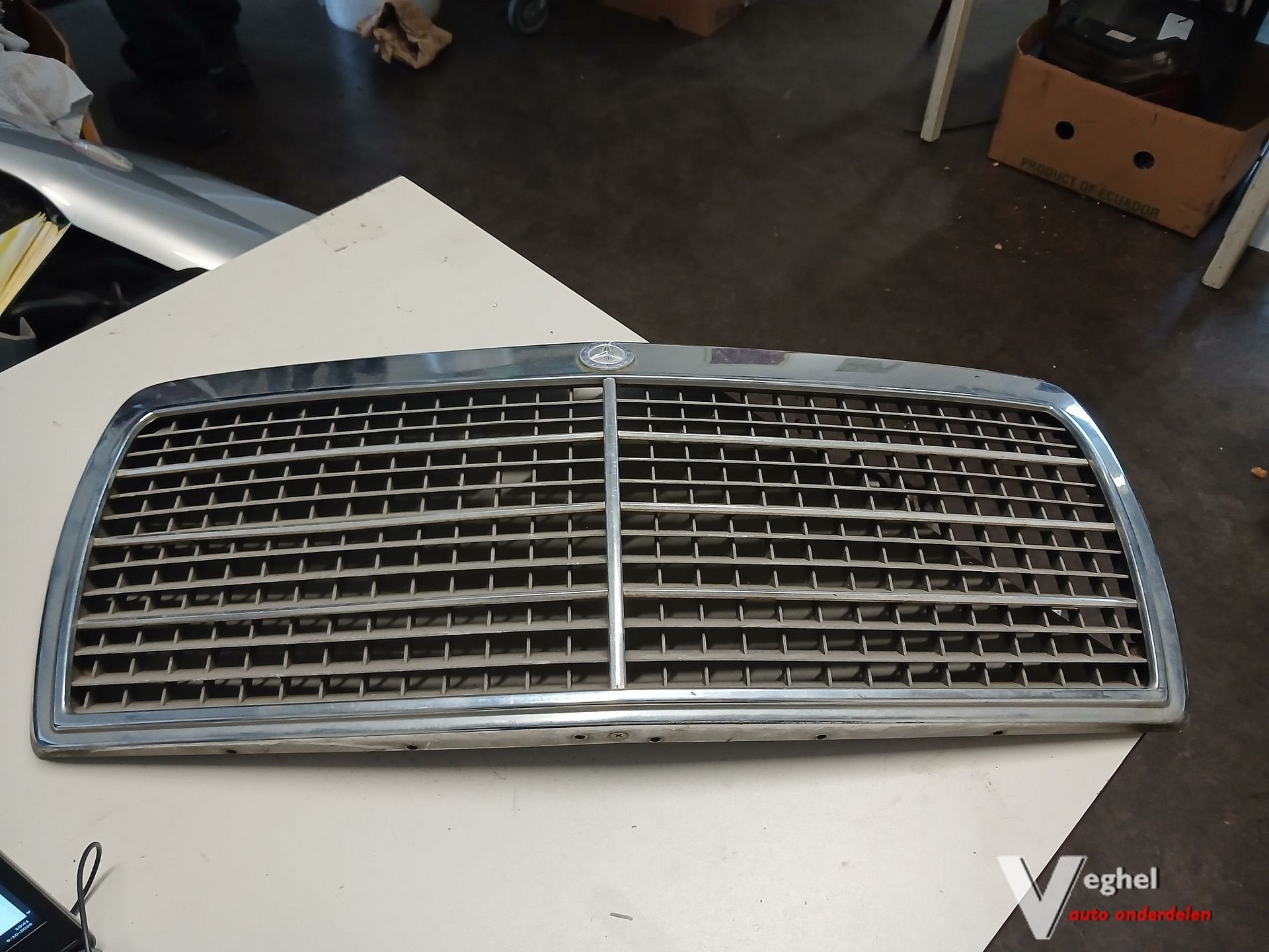 MB W124 sedan Grille '85, Gebruikt, -, -, Ophalen of Verzenden