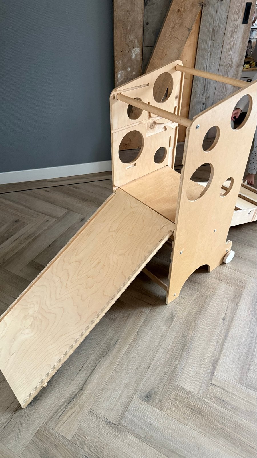 Houten klimrek met glijbaan en krijtbord - Montessori, Ophalen, Zo goed als nieuw