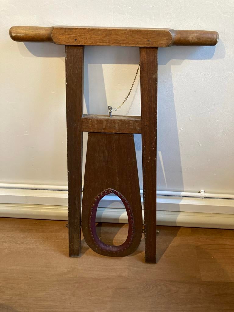 Antieke Laarzenknecht, Ophalen