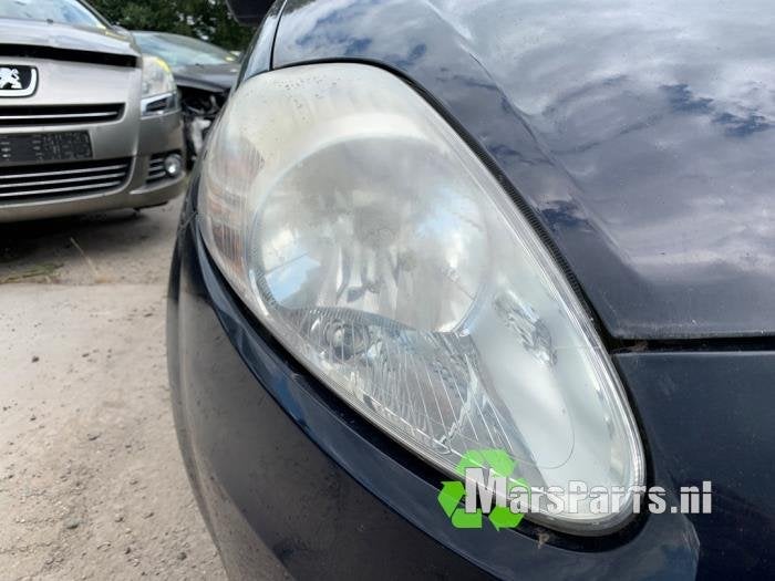 Koplamp rechts van een Fiat Punto Grande, Auto-onderdelen, Gebruikt, -, -, Ophalen of Verzenden