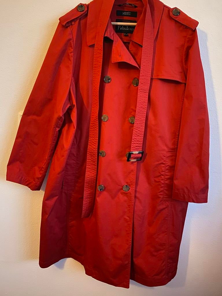 Yesta Trenchcoat Maat 3 (52) Rood, Kleding | Dames, Grote Maten, Ophalen of Verzenden, Zo goed als nieuw, Rood, Jas of Mantel