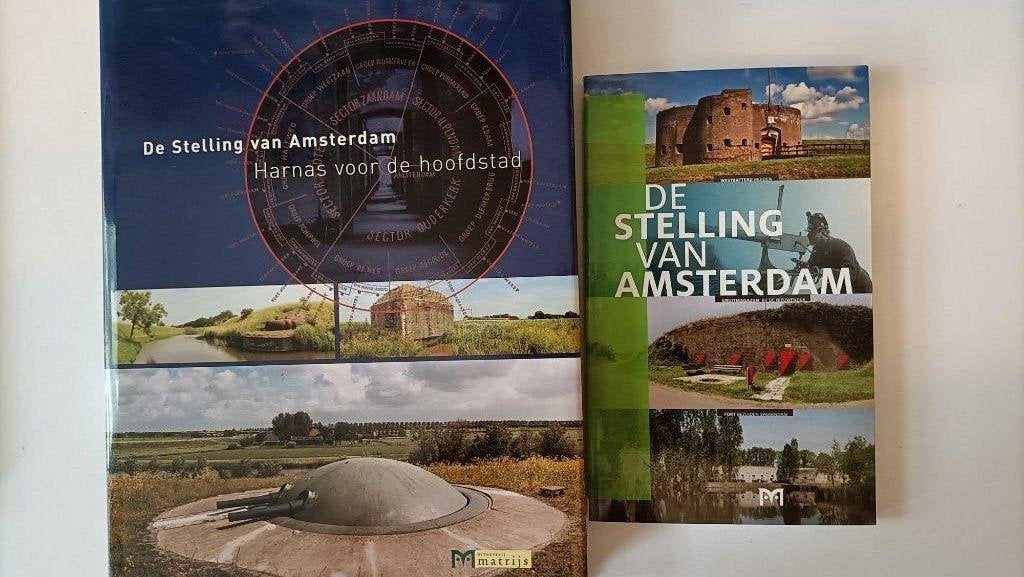 Stelling van Amsterdam   -  2  boeken, Boeken, Ophalen of Verzenden, Zo goed als nieuw