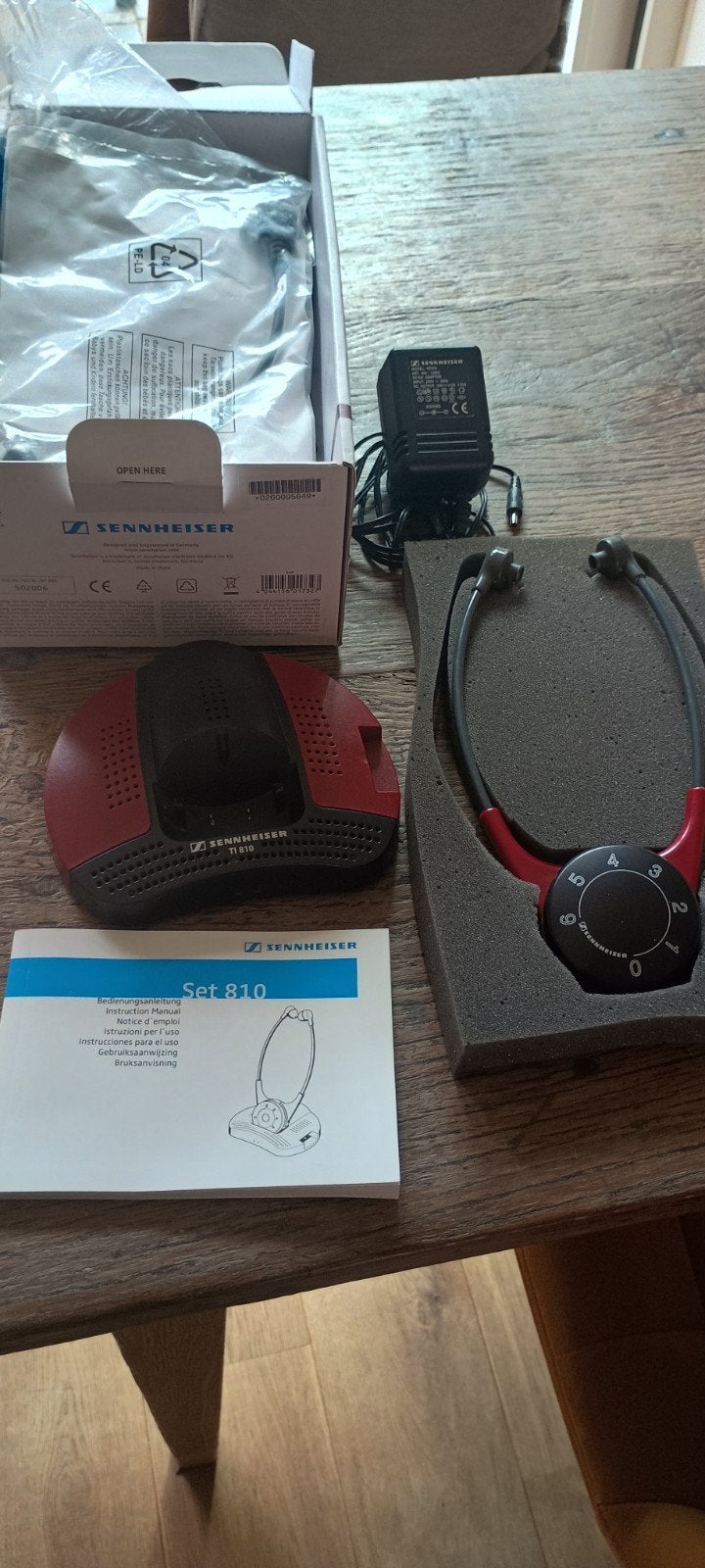 Sennheiser Set 810 TV luisterhulp met oplader, Gebruikt, Sennheiser, Draadloos, Ophalen of Verzenden