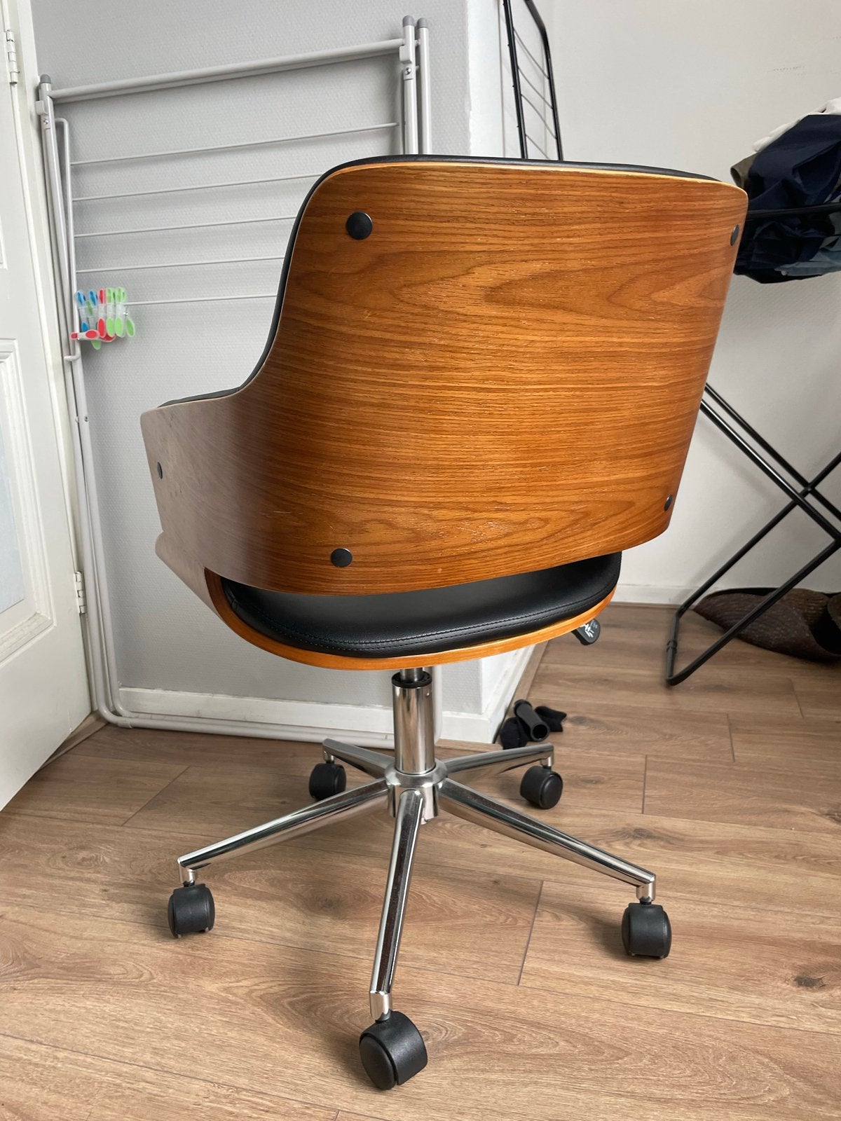 Foto 4 van Walnoothouten Bureaustoelen 2stuks - Zwart Leer