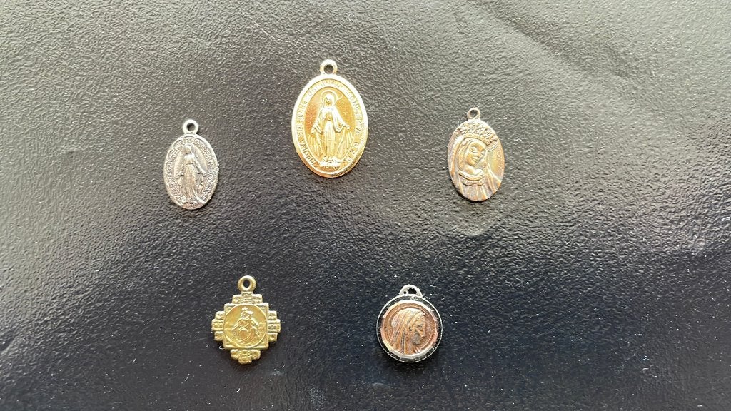 Religieuze hangers medailles maria, Ophalen of Verzenden