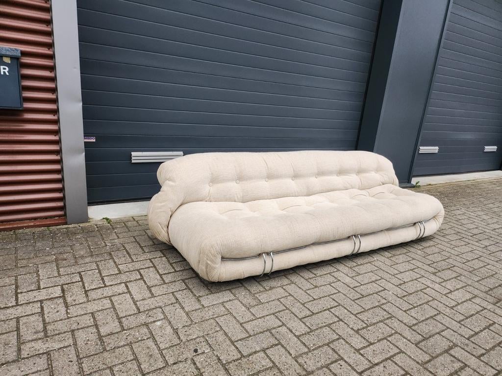 Cassina Soriana 4-zitsbank, Ophalen of Verzenden, Zo goed als nieuw, Tweepersoons, Beige