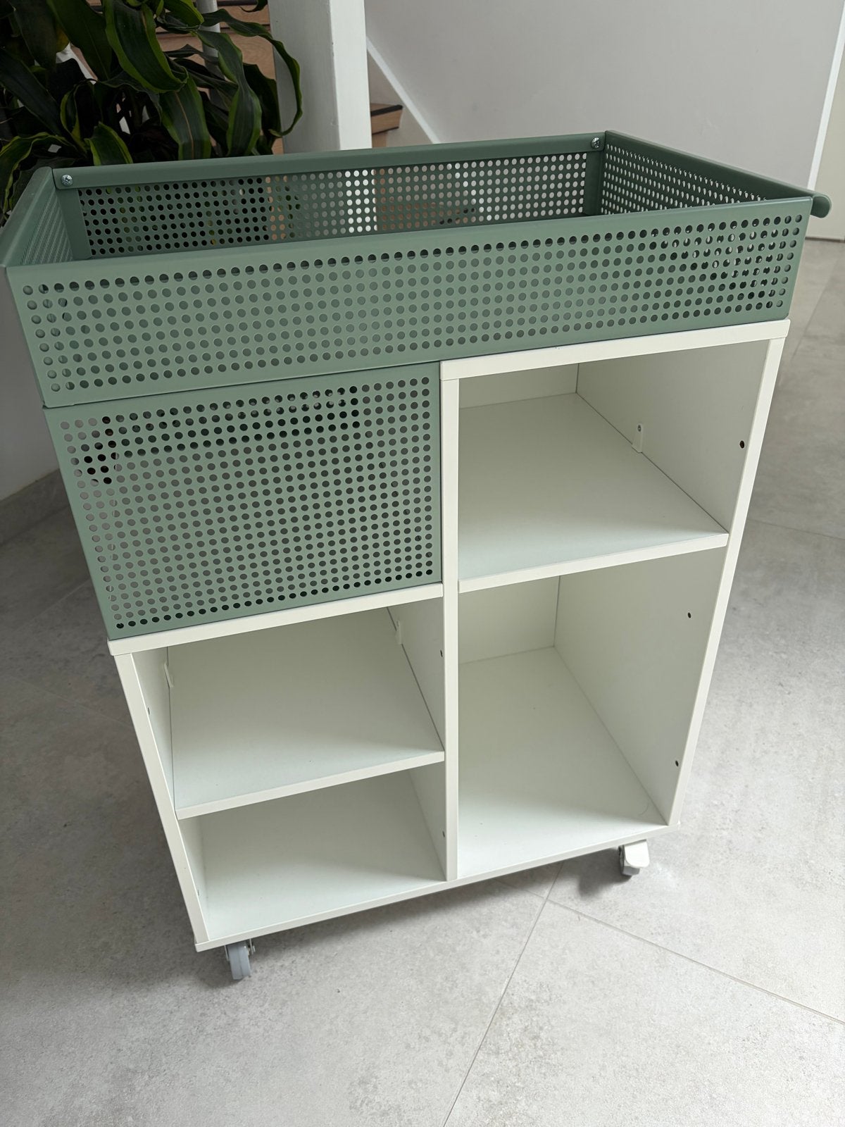 IKEA Platsa kast met 2 metalen manden en wieltjes, Ophalen, Zo goed als nieuw