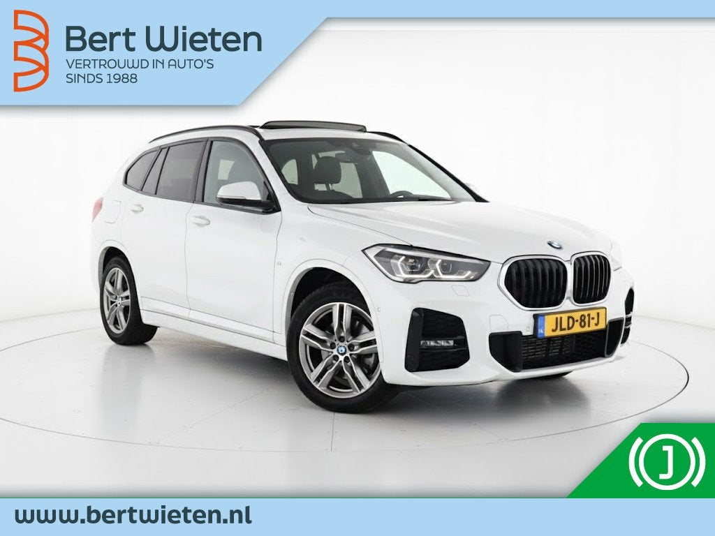 BMW X1 sDrive18i M Sport | Schuifdak | Camera | Stoelverwarm, Auto's, 136 pk, Gebruikt, Leder en Stof, Wit